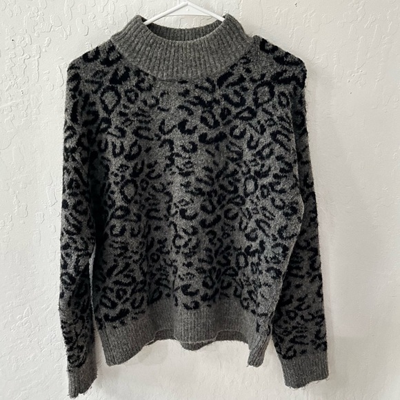 John + Jenn Cheetah Gray Black Xavier High Neck Pullover Sweater S Petite - Picture 1 of 9